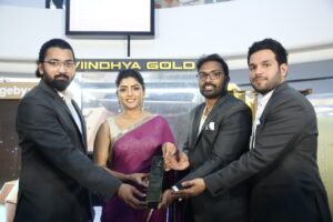 వింధ్య గోల్డ్ – సిల్వర్ బార్ ఛాలెంజ్ లో సందడి చేసిన ఈషా రెబ్బ Telugu News