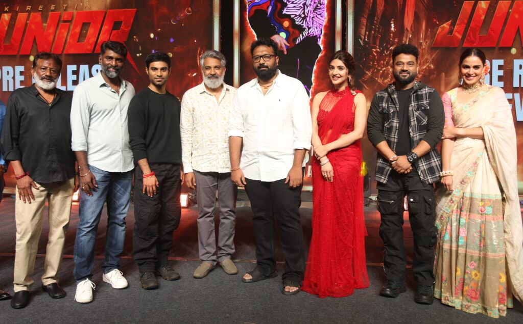 ‘జూనియర్‌’ సినిమా ఫస్ట్ డే చూడాలన్న ఇంట్రస్ట్ ని క్రియేట్ చేసింది. కిరీటీ బెస్ట్ కాంప్లీమెంట్స్ అందుకున్నాడు. పైసా వసూల్ మూవీ ఇది: ప్రీరిలీజ్ ఈవెంట్ లో దర్శక ధీరుడు ఎస్ఎస్ రాజమౌళి Telugu News