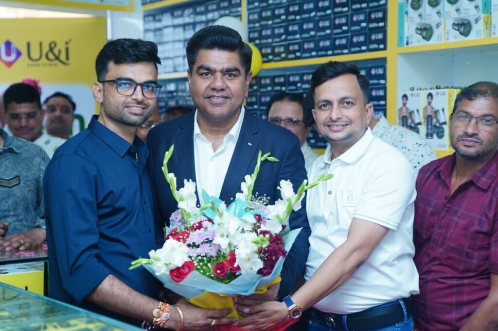 విజయవాడలో తొలి U&i రిటైల్ స్టోర్‌ను ప్రారంభించిన సినీ తార నభా నటేష్.. Telugu News