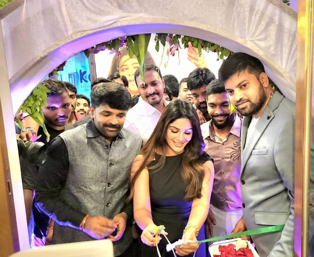 విజయవాడలో ‘కలర్స్ హెల్త్ కేర్’ లాంచ్ చేసిన సంయుక్త మీనన్ Telugu News