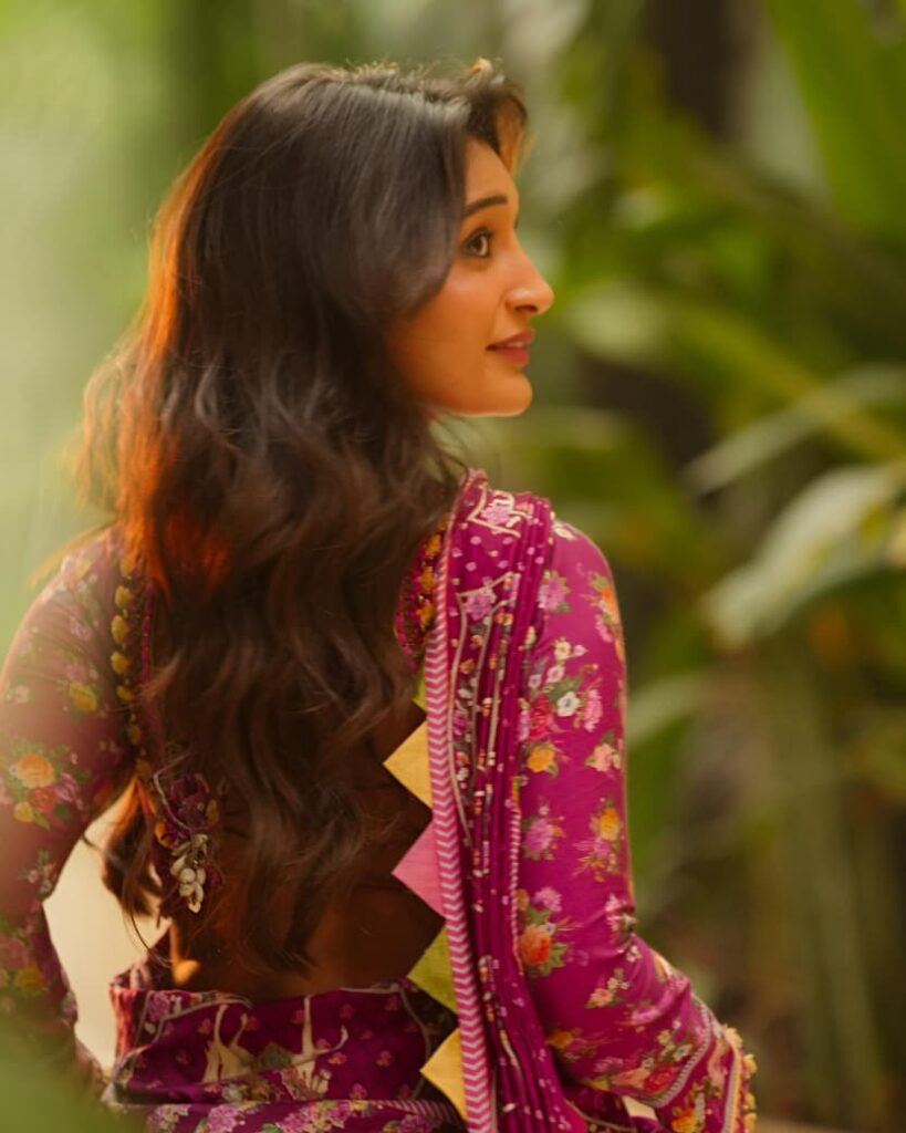 There’s gorgeous… and then there’s @JustNiharikaNm gorgeous! Telugu News