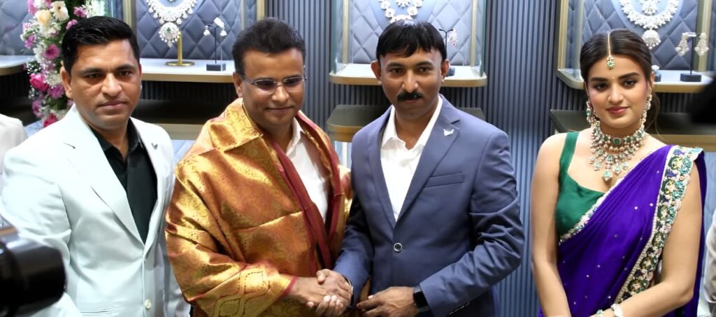 హీరోయిన్ నిధి అగర్వాల్ చేత సీతారే గోల్డ్ & డైమండ్స్ న్యూ షో రూమ్ కొంపల్లి లో ప్రారంభం  !!! Telugu News