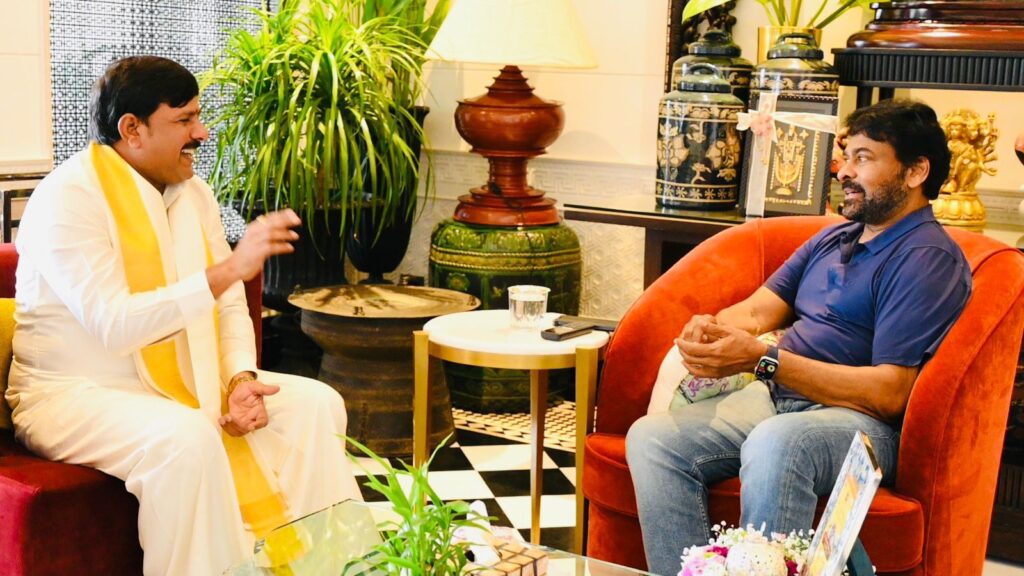 మెగాస్టార్ చిరంజీవి గారిని శ్రీనివాస కళ్యాణ మహోత్సవానికి ఆహ్వానించిన మహా గ్రూప్ చైర్మన్  మారెళ్ళ వంశీ కృష్ణ Telugu News