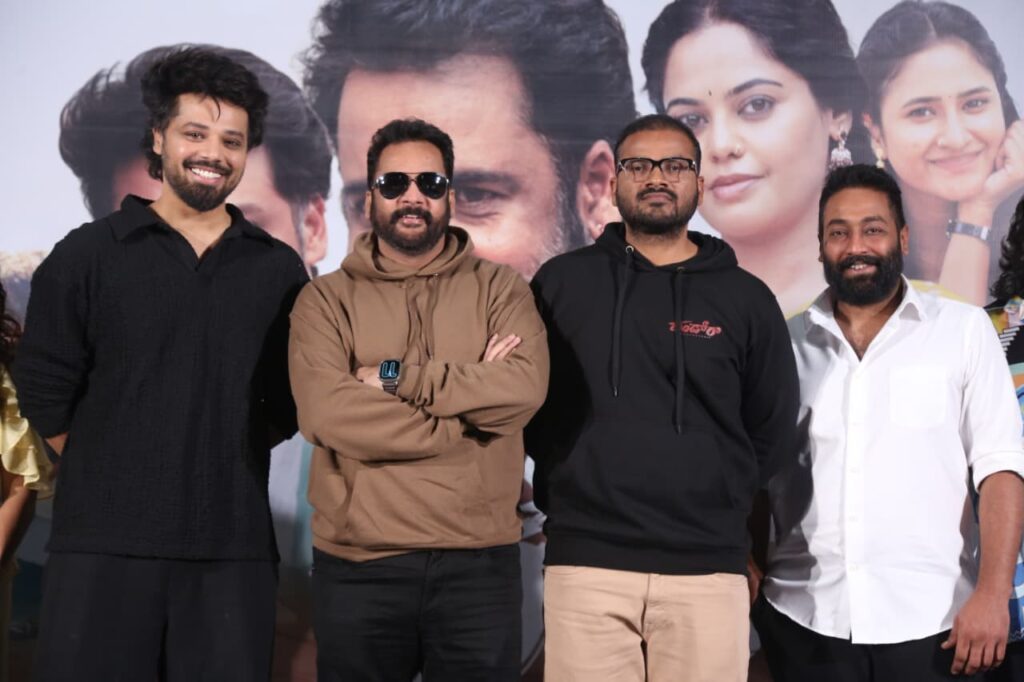 ఎంట‌ర్‌టైన్‌మెంట్‌, ఎమోష‌న్స్‌, డ్రామా, ఎగ్రెష‌న్..ఇలా అన్నీ ఎమోష‌న్స్‌తో అంద‌రినీ మెప్పించే తెలంగాణ రూటెడ్ ఫిల్మ్ ‘దండోరా’.. ఫుల్లీ కంటెంట్ లోడెడ్ మూవీ :  టైటిల్ సాంగ్ ఈవెంట్‌లో న‌టుడు శివాజీ Telugu News