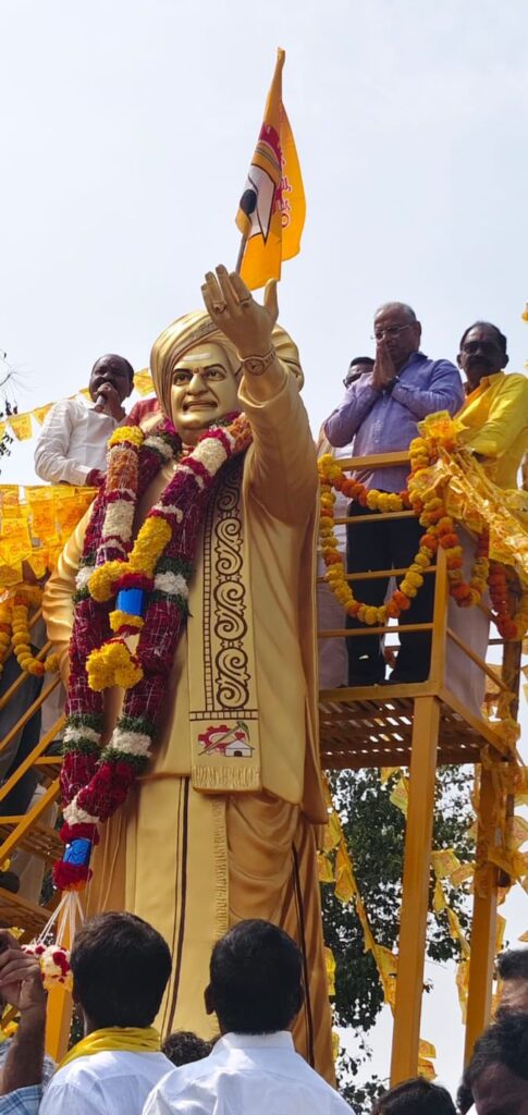 కర్నూలు జిల్లా పత్తికొండ నియోజకవర్గం రాతన గ్రామంలో స్వర్గీయ నందమూరి తారక రామారావు గారి నూతన విగ్రహాన్ని ఆవిష్కరించిన నందమూరి మోహనకృష్ణ, నందమూరి రూప Telugu News
