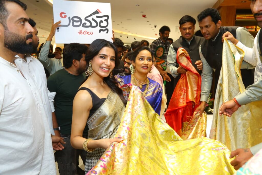 జూబ్లీహిల్స్ చెక్‌పోస్ట్ వద్ద సిరిమల్లె శారీస్ షోరూమ్‌ను ప్రారంభించిన హీరోయిన్ సమంత Telugu News