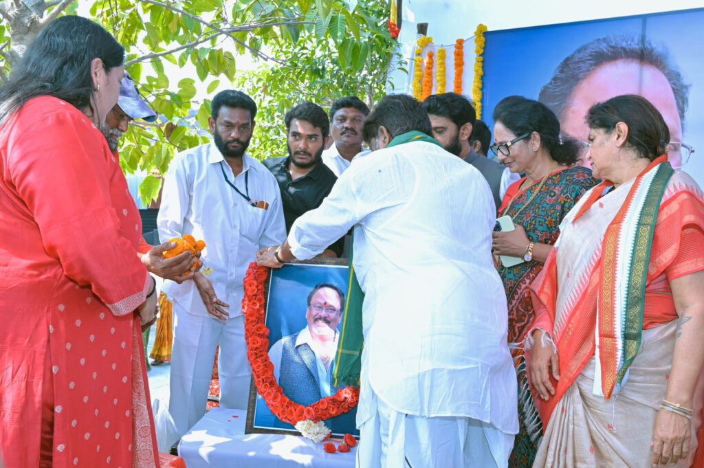 మధిరలో కృష్ణంరాజు 86వ జయంతి వేడుకలు: హెల్త్ క్యాంప్‌ను ప్రారంభించిన డిప్యూటీ సీఎం మల్లు భట్టివిక్రమార్క Telugu News