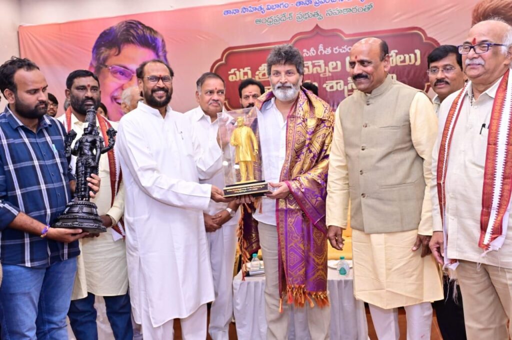 ప్రముఖ సినీ గీత రచయిత పద్మశ్రీ సిరివెన్నెల సీతారామశాస్త్రి గారి   కాంస్య విగ్రహవిష్కరణ Telugu News