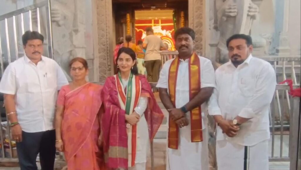 తాతాయుగుంట అమ్మవారిని, తిరుమల శ్రీవారిని దర్శించుకున్న నటి అనన్య నాగళ్ళ Telugu News