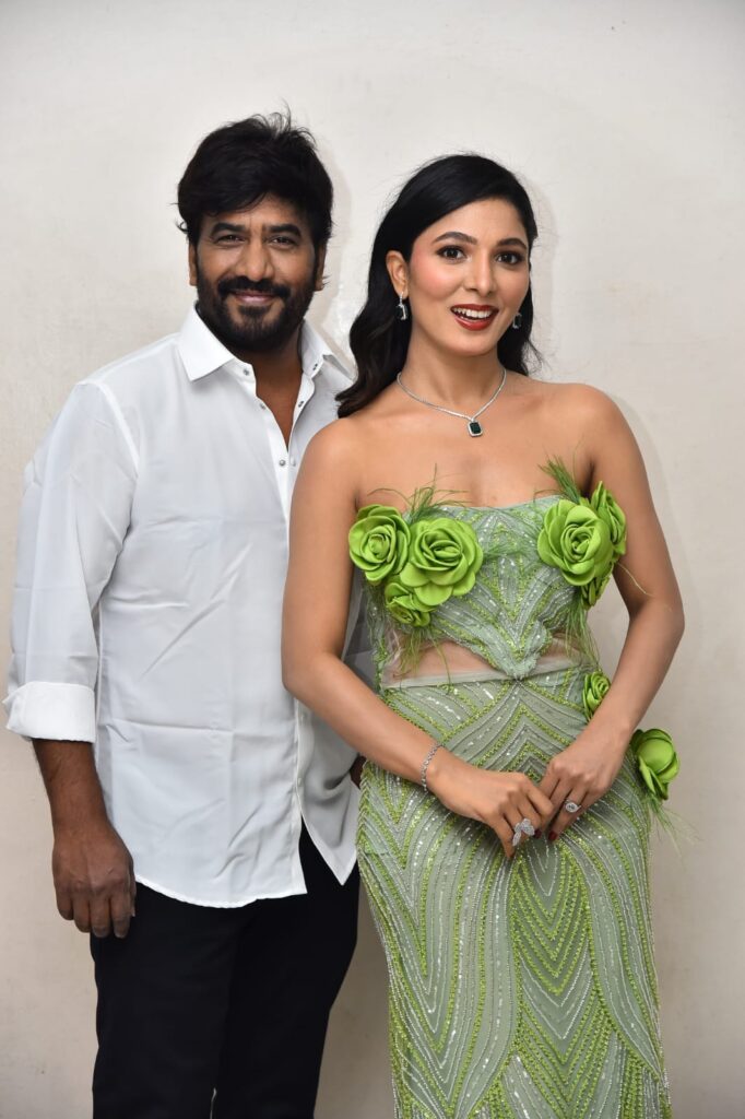 టాలీవుడ్ సెలబ్రిటీల సమక్షంలో ఘనంగా “నువ్వే ఉండిపో ఇలా”, “నువ్వేలే” సాంగ్స్ లాంఛ్ Telugu News