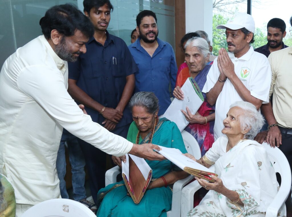 పది లక్షల రూపాయలను స్వచ్ఛంద సంస్థలకు విరాళంగా ఇచ్చిన  చిరంజీవి Telugu News
