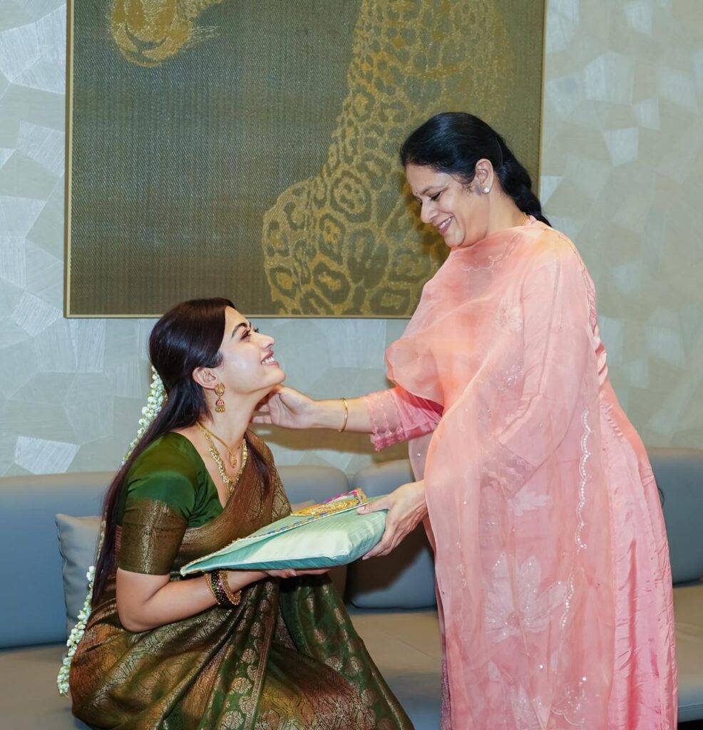 సీఎం రేవంత్ రెడ్డిని కలిసిన రష్మిక మందన్న.. రిసెప్షన్‌కి ఆహ్వానం.. Telugu News