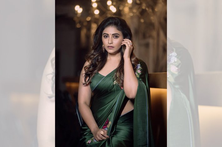 విశాల్ ‘మకుటం’లో హీరోయిన్‌గా అంజలి.. అదిరిన కాన్సెప్ట్ వీడియో Telugu News