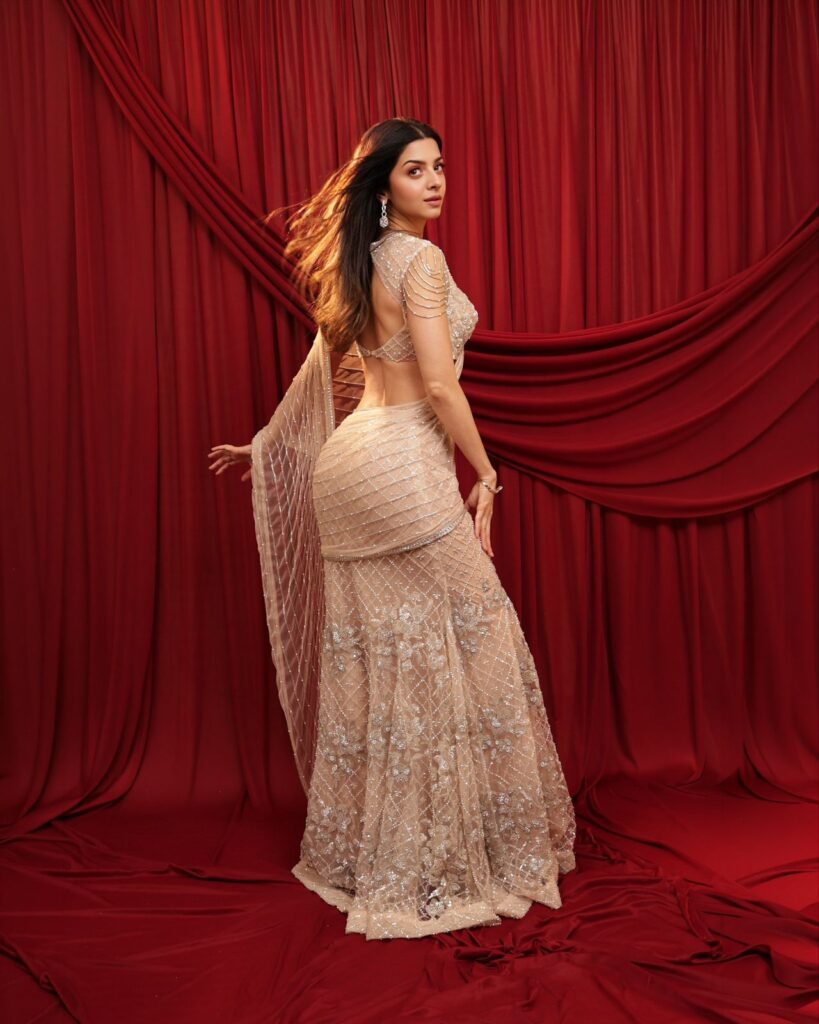 Vedhika’s Stunning Glam Look Goes Viral Telugu News