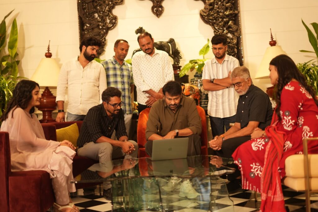 చిరంజీవి లాంచ్ చేసిన “ది బ్రేకింగ్ న్యూస్” ఫస్ట్ లుక్ Telugu News