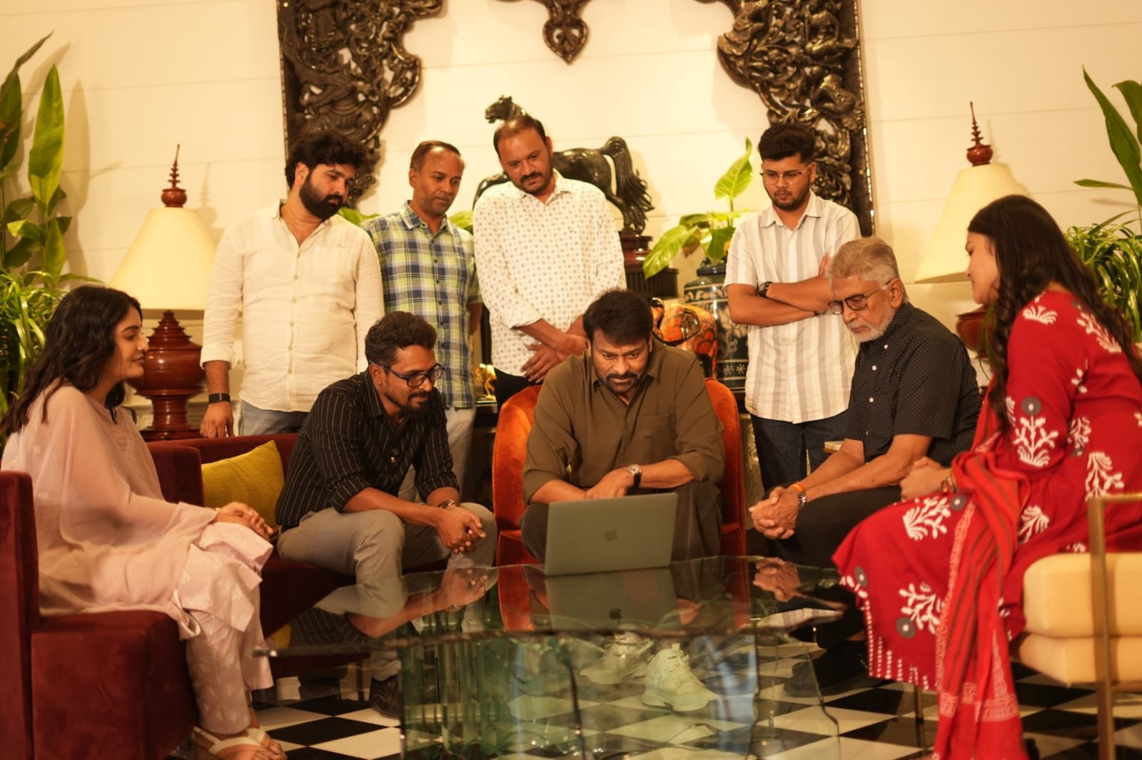 చిరంజీవి లాంచ్ చేసిన “ది బ్రేకింగ్ న్యూస్” ఫస్ట్ లుక్ Telugu News