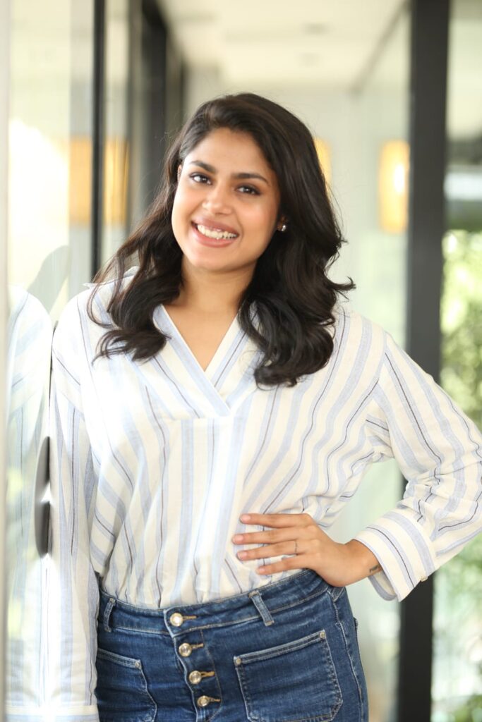 గాయపడ్డ సింహం  సినిమా హిలేరియస్ గా వచ్చింది:  ఫరియా అబ్దుల్లా Telugu News