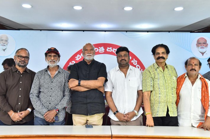 టీఎఫ్‌డీఏ కోసం ముప్పై కోట్లతో పది సినిమాలు నిర్మిస్తున్న చదలవాడ Telugu News