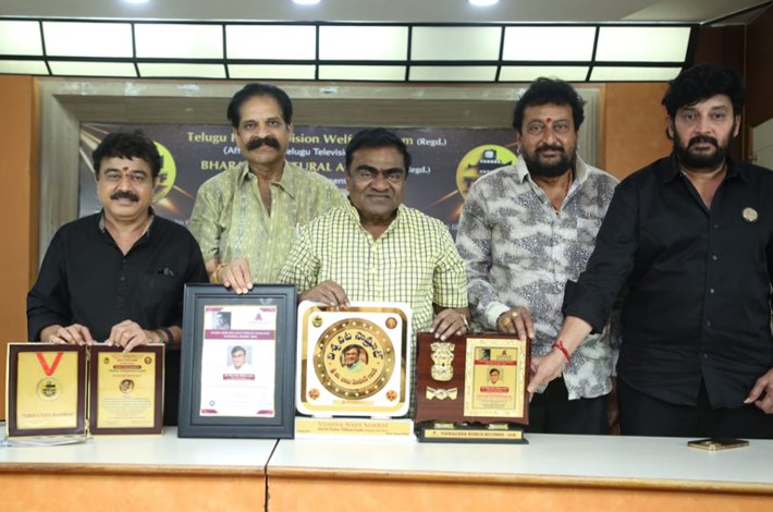 “రేలంగి అవార్డు” గెలుచుకున్న నటుడు బాబు మోహన్ Telugu News