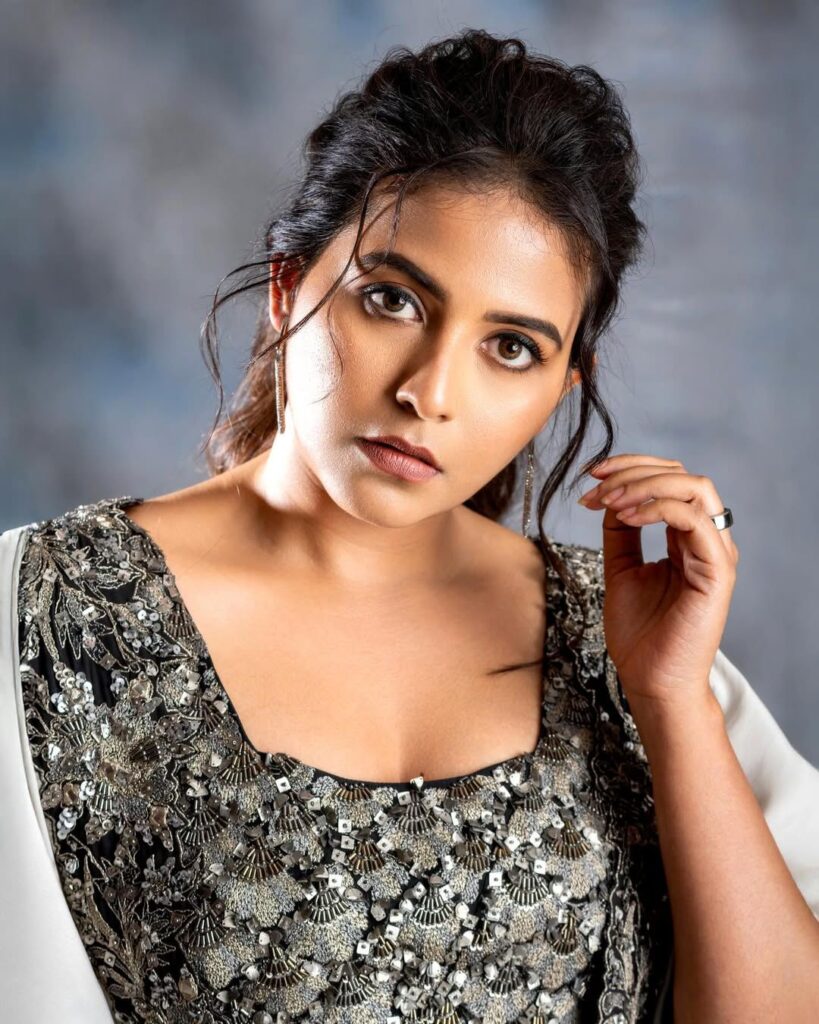 విశాల్ ‘మకుటం’లో హీరోయిన్‌గా అంజలి.. అదిరిన కాన్సెప్ట్ వీడియో Telugu News