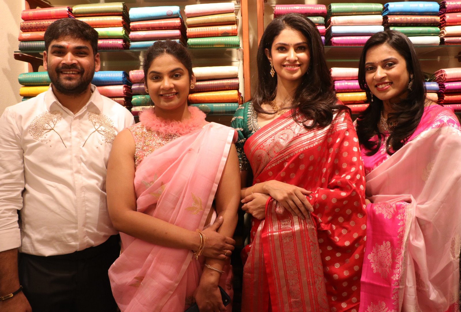 ఆర్సీ పురంలో అను‌టెక్స్‌ నూతన షోరూమ్‌ ఘన ప్రారంభం Telugu News