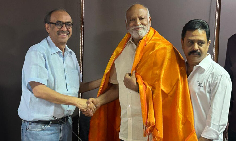 తెలుగు ఫిలిం చాంబర్లో నూతన APSFTvTDC చైర్మన్ భరత్ భూషణ్, డైరెక్టర్ చదలవాడ శ్రీనివాసరావుకు ఘన సత్కారం Telugu News
