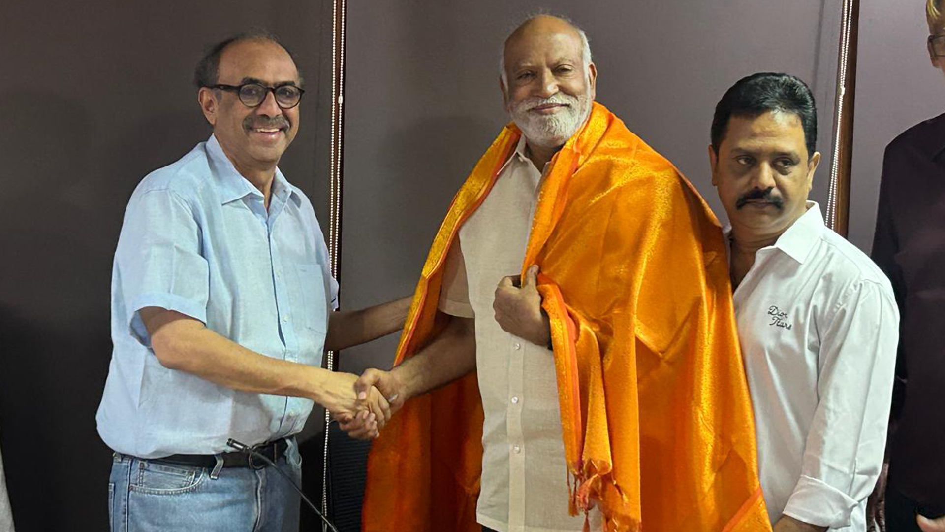 తెలుగు ఫిలిం చాంబర్‌లో నూతన APSFTvTDC చైర్మన్ భరత్ భూషణ్, డైరెక్టర్ చదలవాడ శ్రీనివాసరావుకు ఘన సత్కారం Telugu News