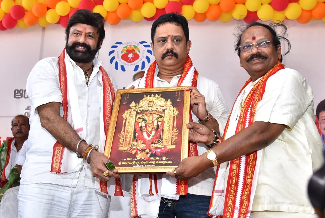 నూతన ఆంధ్ర ప్రదేశ్ ఎఫ్డిసి కార్యవర్గ ప్రమాణ స్వీకారానికి ముఖ్యఅతిథిగా హాజరైన నందమూరి బాలకృష్ణ, సినిమాటోగ్రఫీ మంత్రి కందుల దుర్గేష్ Telugu News