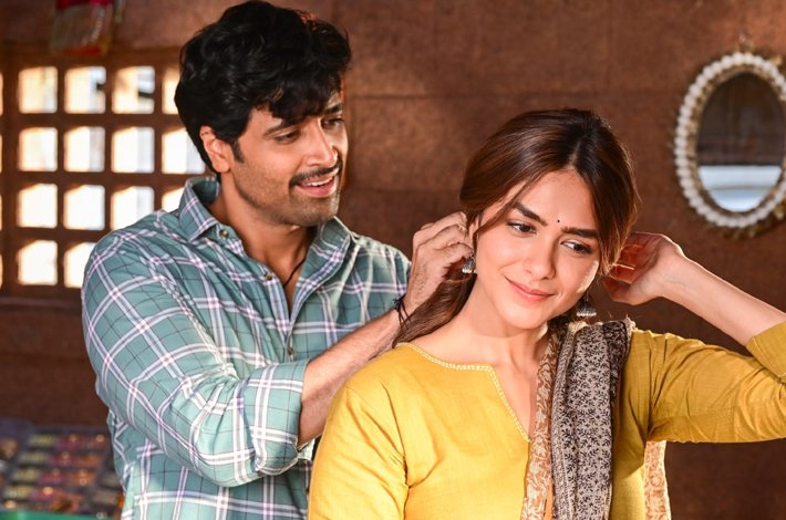 అమెజాన్ ప్రైమ్‌లో ఓటీటీ స్పేస్‌ను డామినేట్ చేస్తూ ఇండియా వైడ్ నెంబర్ 1 ట్రెండింగ్‌లో దూసుకెళ్తున్న అడివి శేష్ ‘డెకాయిట్’ Telugu News