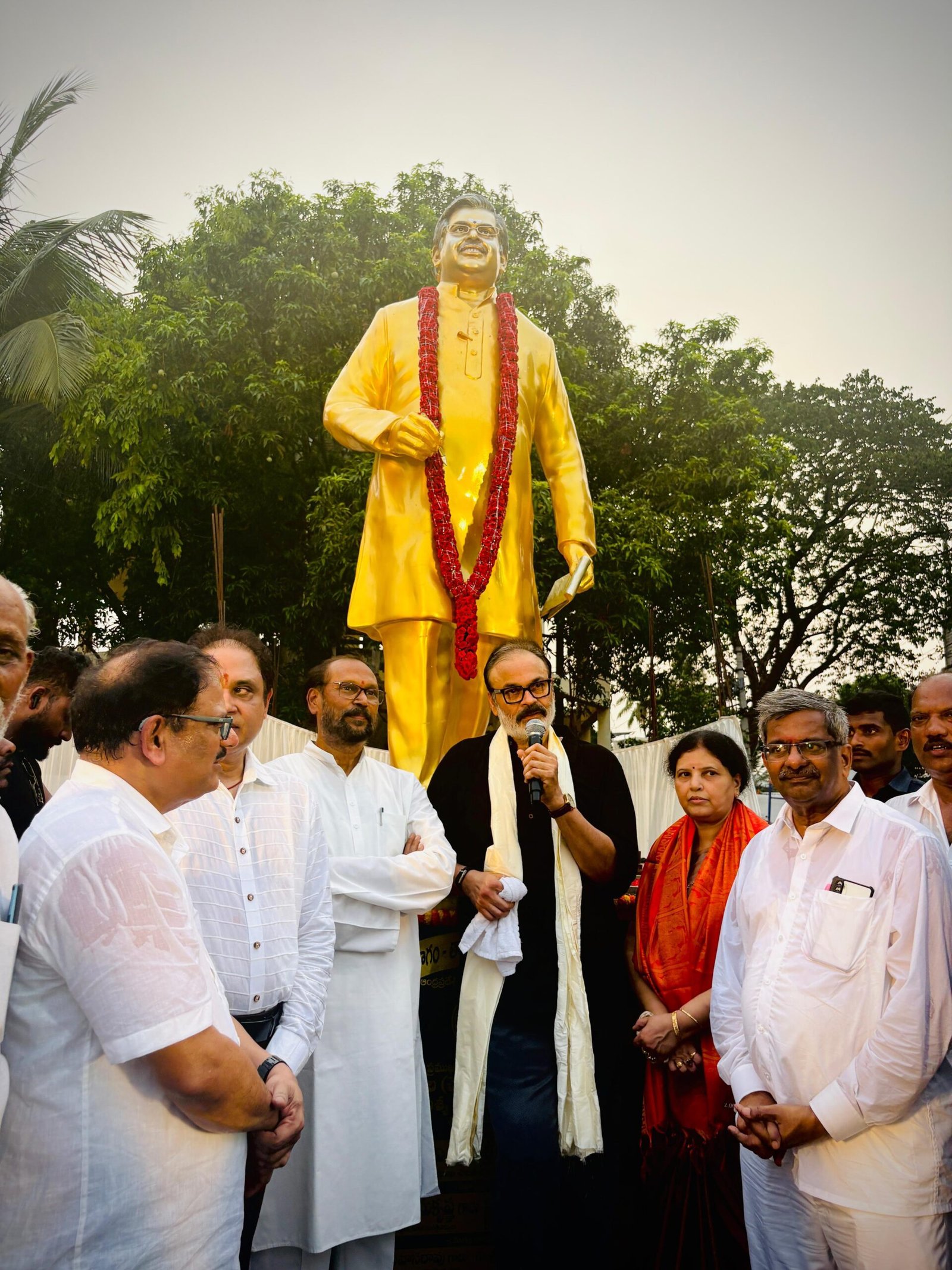 సిరివెన్నెల గారు ఆస్తులను మించిన ఆత్మీయులను సంపాదించుకున్నారు- కె. నాగబాబు 2 సిరివెన్నెల గారు ఆస్తులను మించిన ఆత్మీయులను సంపాదించుకున్నారు- కె. నాగబాబు Telugu News