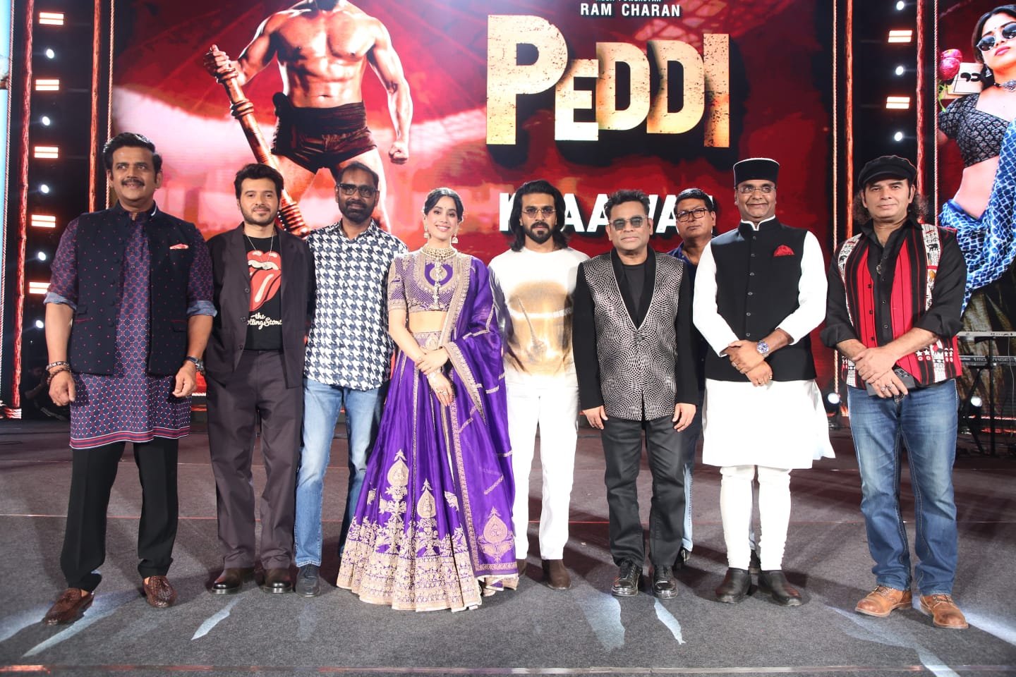 'పెద్ది' అందరి మనసుని తాకుతుంది.. నా ఫిల్మ్ లైబ్రరీలో నంబర్ వన్ సినిమాగా నిలుస్తుంది: రామ్ చరణ్ 2 ‘పెద్ది’ అందరి మనసుని తాకుతుంది.. నా ఫిల్మ్ లైబ్రరీలో నంబర్ వన్ సినిమాగా నిలుస్తుంది: రామ్ చరణ్ Telugu News