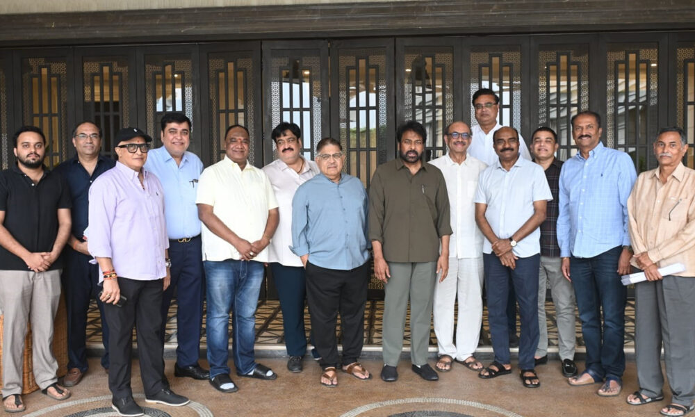 సింగిల్ స్క్రీన్ థియేటర్లలో పర్సెంటేజ్ షేరింగ్ సమస్యపై చిరంజీవి గారిని కలిసి చర్చించిన తెలుగు సినీ పరిశ్రమ ప్రతినిధులు Telugu News