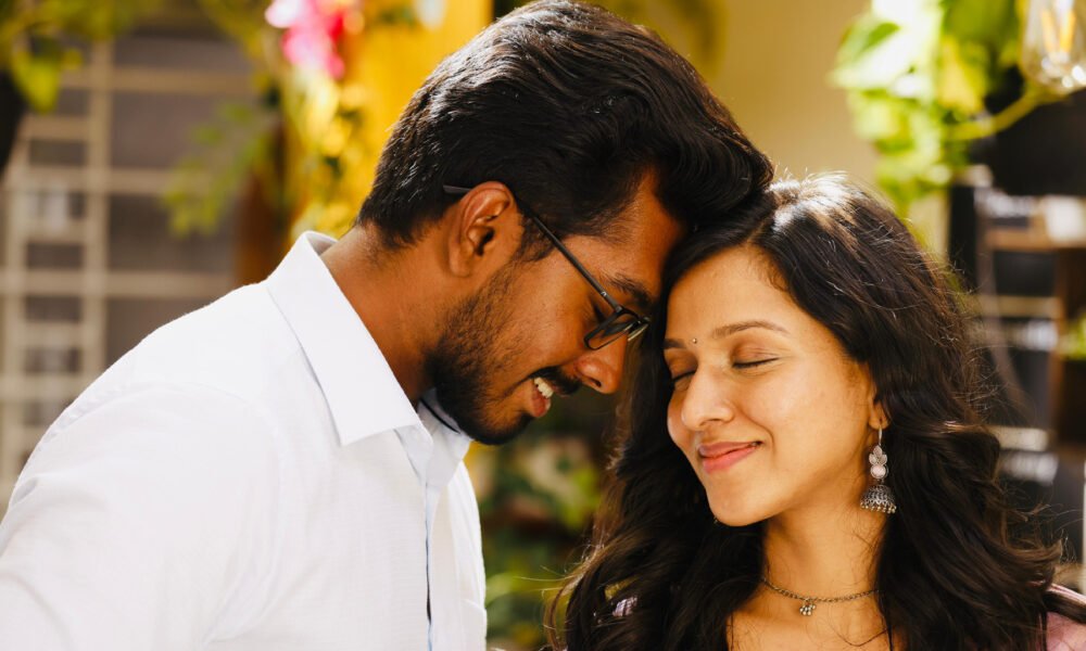 ‘వంద దేవుళ్ళు’ నుంచి  ‘రీంగారా.. రీంగారా’ మెలోడీ గీతం విడుదల Telugu News