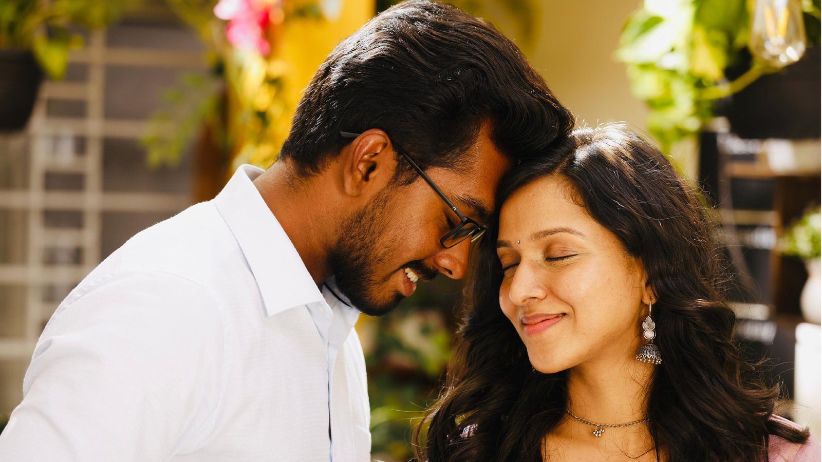‘వంద దేవుళ్ళు’ నుంచి  ‘రీంగారా.. రీంగారా’ మెలోడీ గీతం విడుదల Telugu News