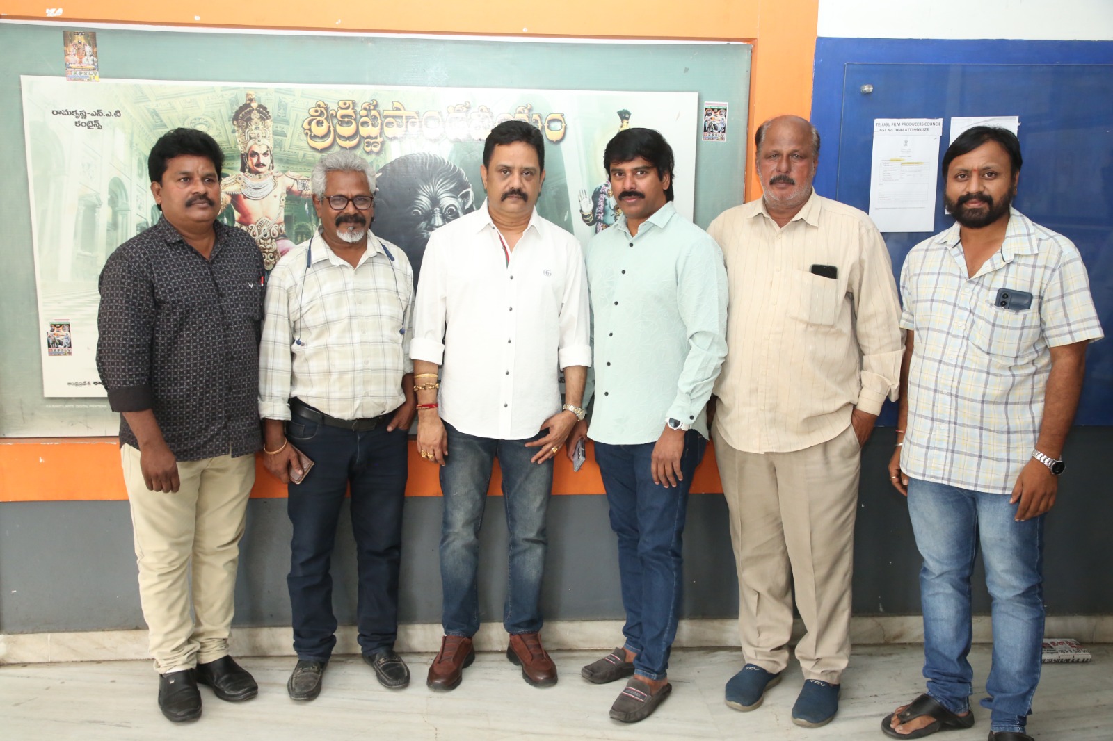 ఆంధ్రప్రదేశ్ స్టేట్ ఫిలిం టెలివిజన్ & థియేటర్ డెవలప్మెంట్ కార్పొరేషన్ చైర్మన్ భరత్ భూషణ్ ను సత్కరించిన ఫిలిం క్రిటిక్స్ అసోసియేషన్ Telugu News