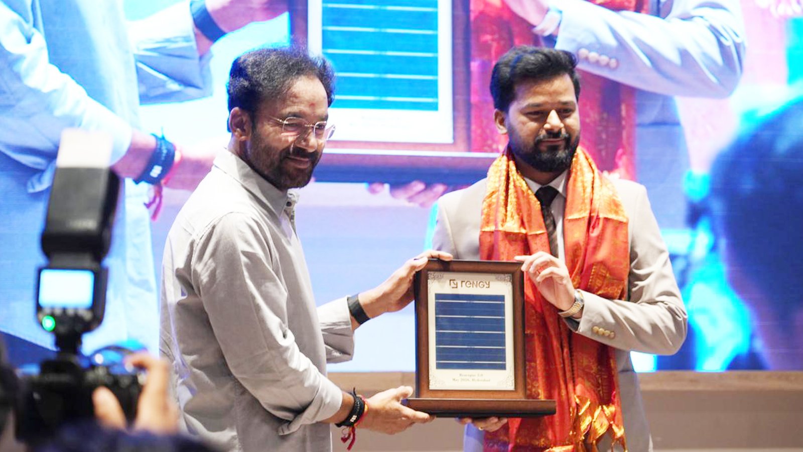 హైదరాబాద్లో ఘనంగా జరిగిన “రెనర్జైజ్ 2026” క్లీన్ ఎనర్జీ కాంక్లేవ్ 1 హైదరాబాద్లో ఘనంగా జరిగిన “రెనర్జైజ్ 2026” క్లీన్ ఎనర్జీ కాంక్లేవ్ Telugu News