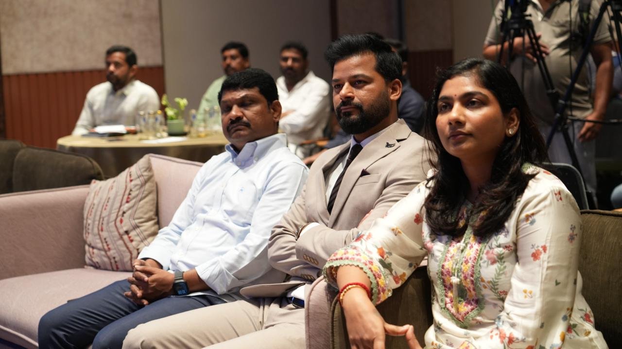 హైదరాబాద్లో ఘనంగా జరిగిన “రెనర్జైజ్ 2026” క్లీన్ ఎనర్జీ కాంక్లేవ్ 2 హైదరాబాద్లో ఘనంగా జరిగిన “రెనర్జైజ్ 2026” క్లీన్ ఎనర్జీ కాంక్లేవ్ Telugu News