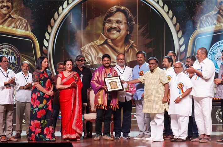తెలుగు ఫిల్మ్ డైరెక్టర్స్ అసోసియేషన్‌కి  మోహన్ బాబు పదిహేను లక్షలు విరాళం Telugu News