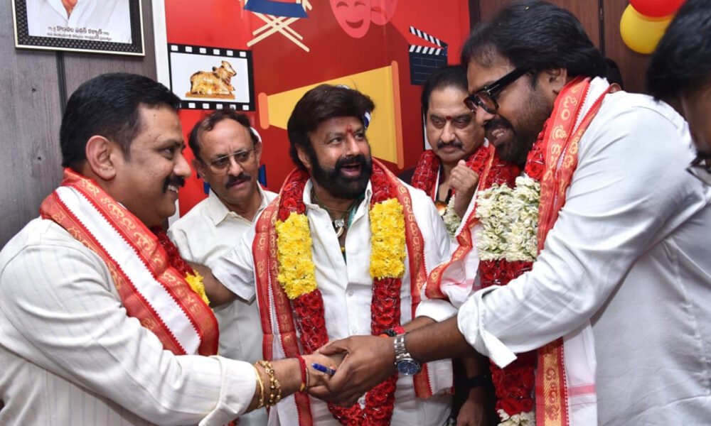 నూతన ఆంధ్ర ప్రదేశ్ ఎఫ్డిసి కార్యవర్గ ప్రమాణ స్వీకారానికి ముఖ్యఅతిథిగా హాజరైన నందమూరి బాలకృష్ణ, సినిమాటోగ్రఫీ మంత్రి కందుల దుర్గేష్ Telugu News