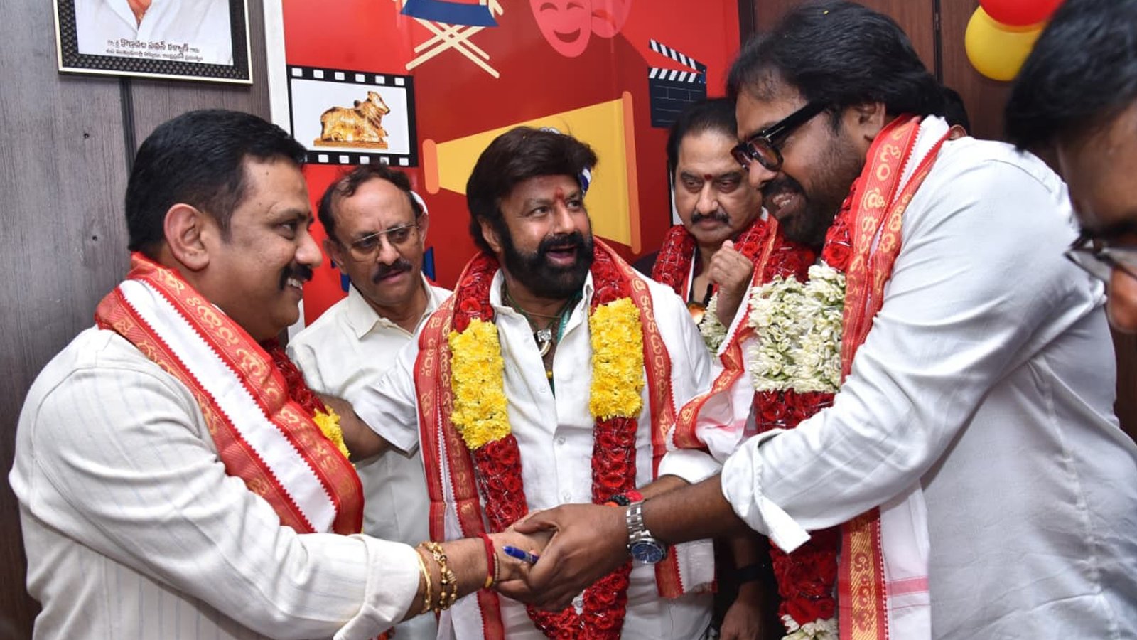 నూతన ఆంధ్ర ప్రదేశ్ ఎఫ్డిసి కార్యవర్గ ప్రమాణ స్వీకారానికి ముఖ్యఅతిథిగా హాజరైన నందమూరి బాలకృష్ణ, సినిమాటోగ్రఫీ మంత్రి కందుల దుర్గేష్ Telugu News