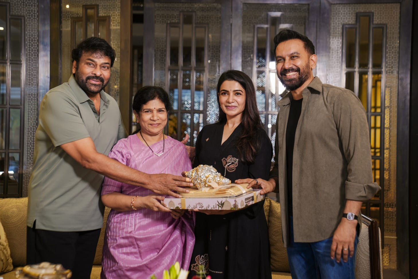 ‘మా ఇంటి బంగారం’ టీమ్‌ను అభినందించిన చిరంజీవి, సురేఖ‌ Telugu News