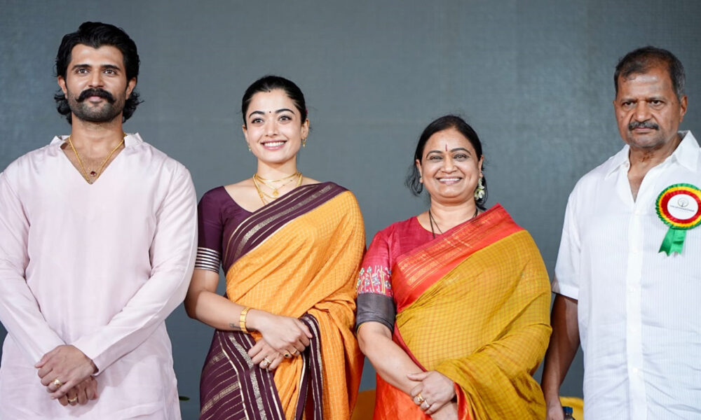 ది దేవరకొండ ఫౌండేషన్ ద్వారా పేద విద్యార్థులకు స్కాలర్ షిప్స్ అందజేసిన విజయ్ దేవరకొండ Telugu News