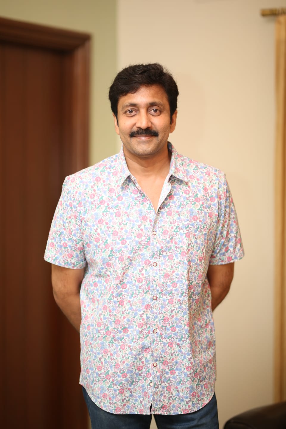 ‘ట్రాన్స్‌ఫర్ త్రిమూర్తులు’ ఫ్యామిలీ అంతా కలిసి చూసేలా ఉంటుంది – హీరో, నిర్మాత వడ్డే నవీన్ Telugu News