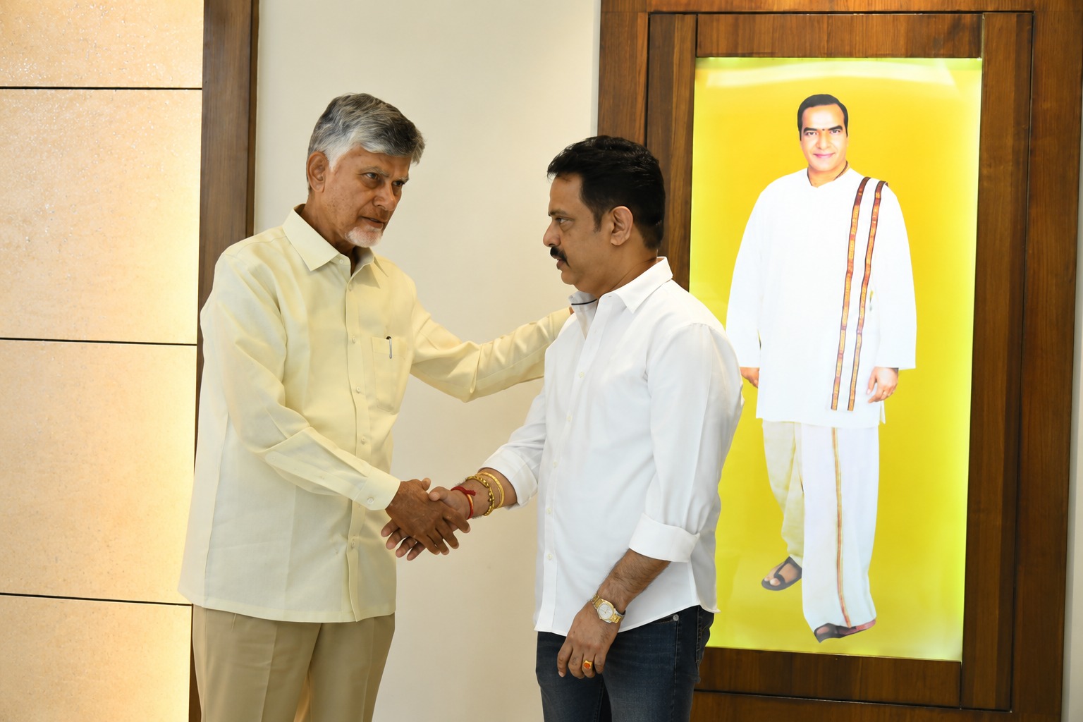 ముఖ్య మంత్రి చంద్రబాబు నాయుడుతో P. భరత్ భూషణ్  భేటీ Telugu News