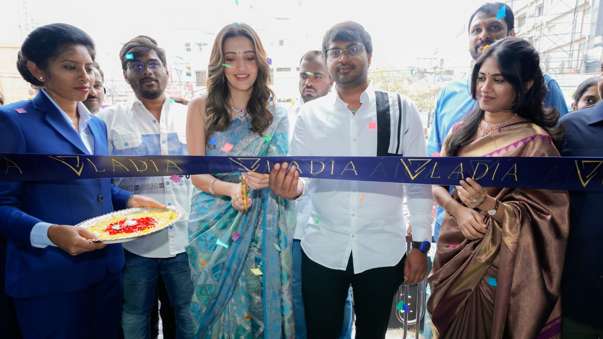 ఖమ్మంలో ప్రారంభమైన భారతదేశపు అతిపెద్ద ల్యాబ్-గ్రోన్ డైమండ్ జ్యువెలరీ స్టోర్ ‘లాడియా’ ఏడో షోరూమ్ Telugu News