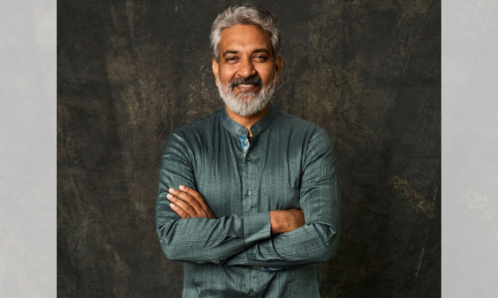 ‘సింగ్ గీతం’ తొలి టికెట్ కొనుగోలు చేసిన ఎస్.ఎస్. రాజమౌళి Telugu News
