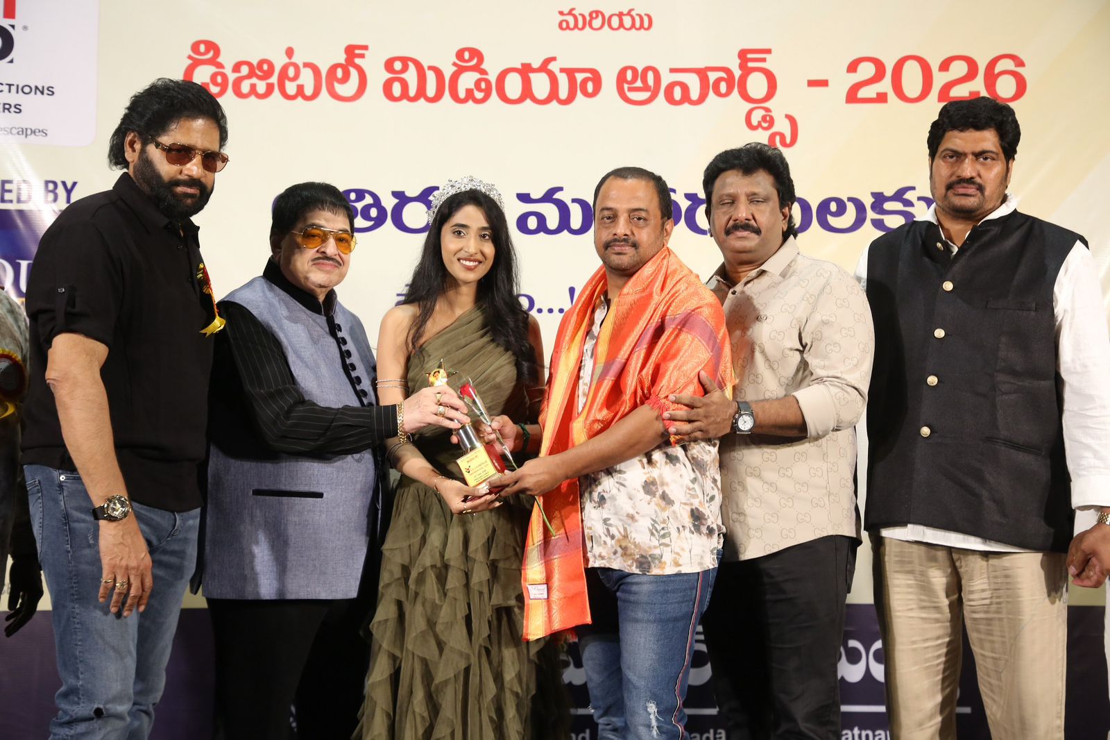 విబి ఎంటర్టైన్మెంట్స్ ఫిలిం & టివి డైరెక్టరీ మరియు డిజిటల్ మీడియా అవార్డ్స్ బహూకరణ Telugu News