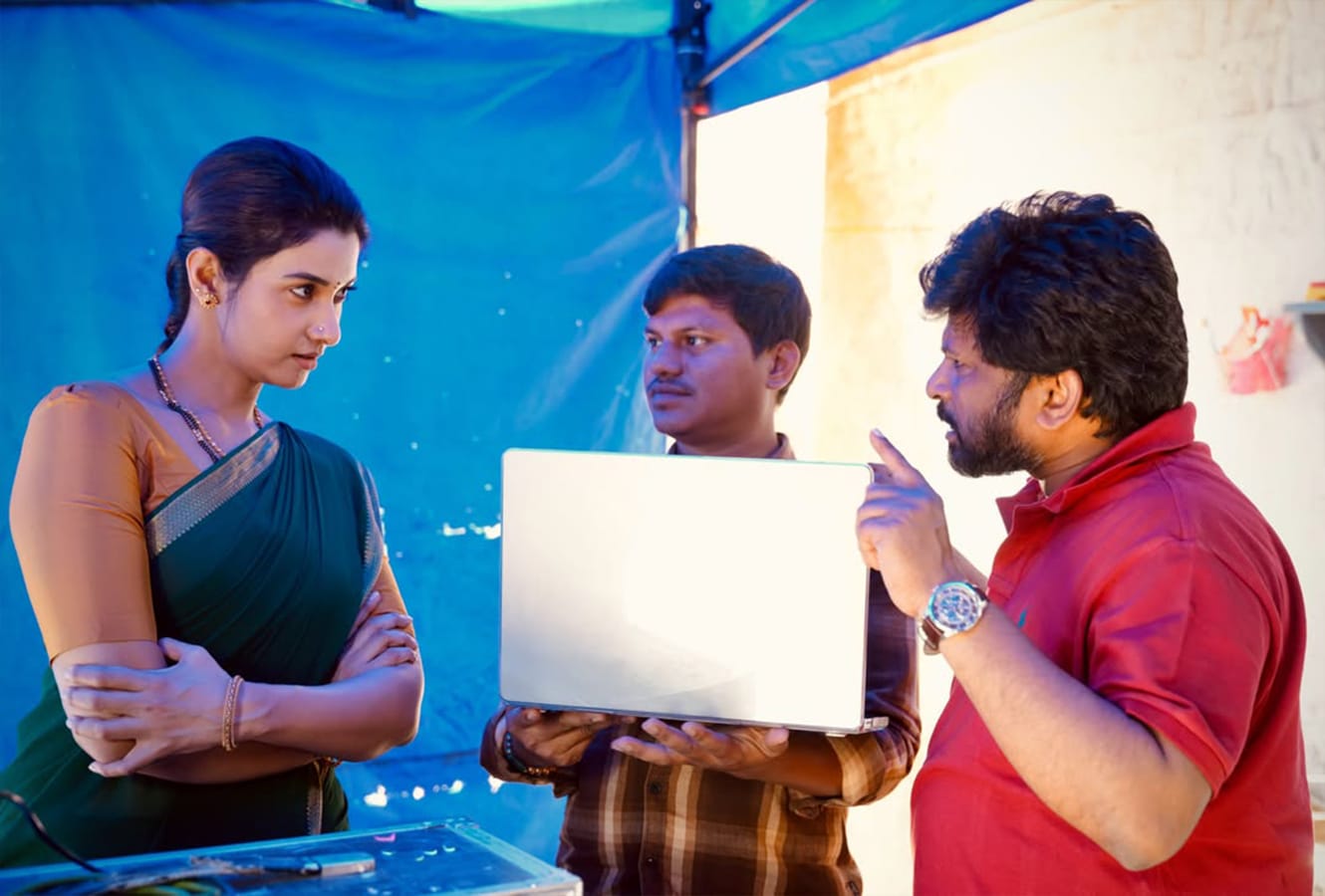 రవితేజ ‘ఇరుముడి’ బ్యూటిఫుల్ వర్కింగ్ స్టిల్స్ రిలీజ్ Telugu News